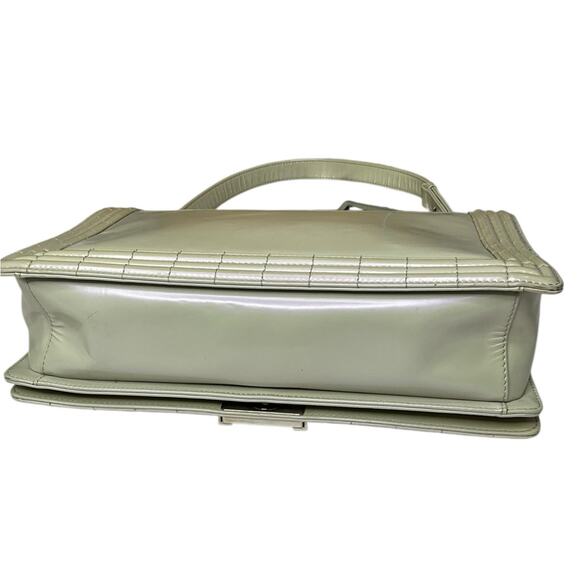 Chanel Pearl Iridescent Glazed Patent Leather Large Reverso Boy Flap Bag - Picture 6 of 16